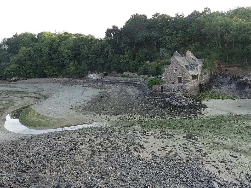 Photo du secteur de « Balade dans la Vallée du Moulin de la Mer - Matignon » : Matignon Roche Noire.jpg