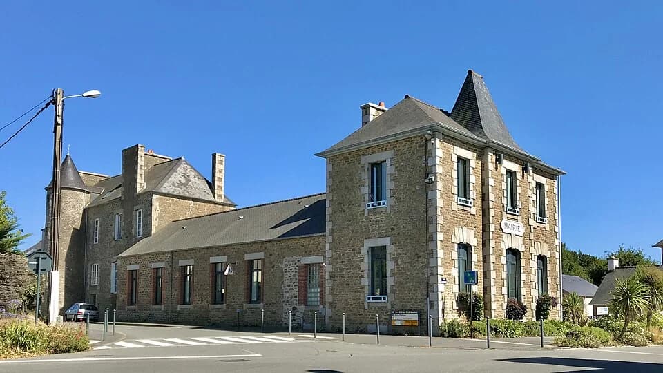 Photo du secteur de « L'estuaire du Frémur » : Lancieux-Mairie-22-BZH-rue-des-ecoles-byRunvald.jpg