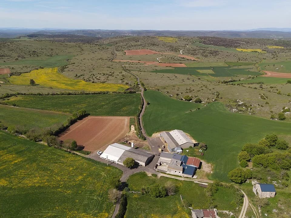 Vue du secteur du départ de « Le tombeau du géant » : Causse-Bégon.jpg