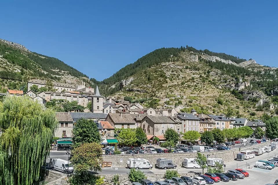 Vue du secteur du départ de « Les berges » : View of Sainte-Enimie 01.jpg