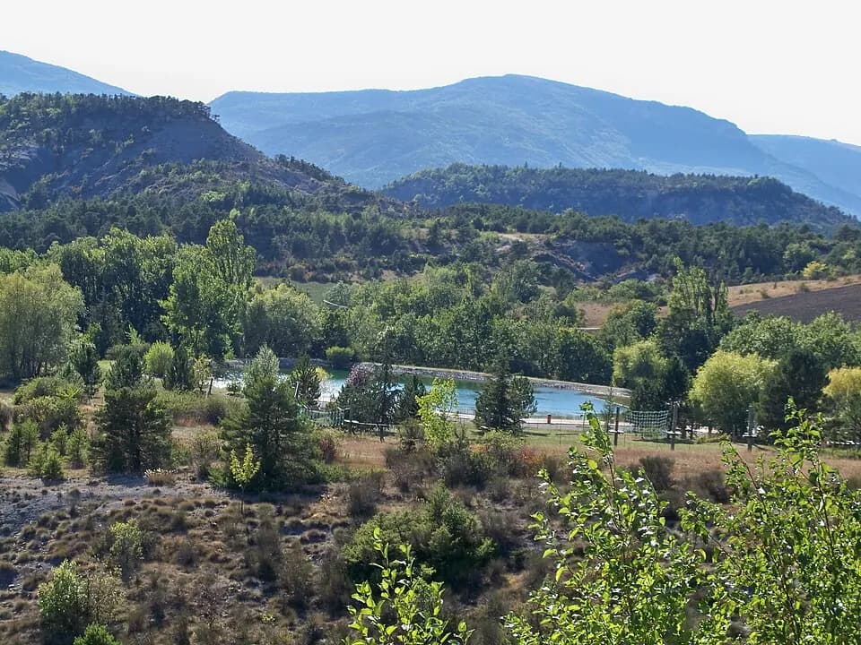 Photo du secteur de « ROSANS - Le Serre de l'Aigle » : Rosans - étang.jpg
