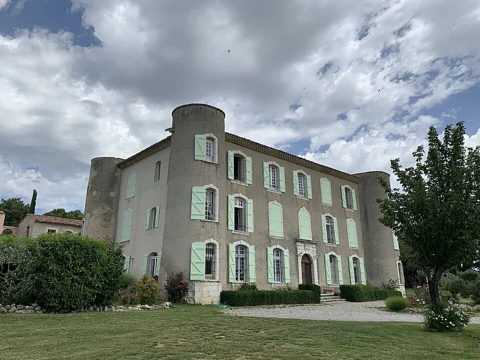 Photo du secteur de « SAINT-LAURENT-DU-VERDON - Le Lac d'Artignosc » : Le Château de Saint-Laurent-Du-Verdon, au matin.jpg