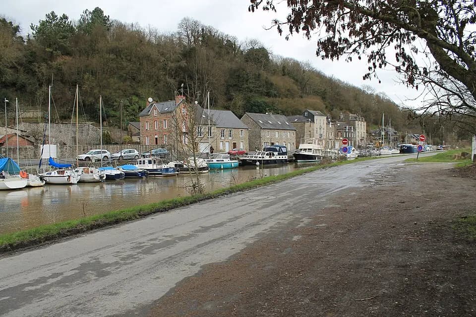 Photo du secteur de « Balade urbaine : Dinan, ville médiévale » : Dinan - Quai du Tallard.jpg